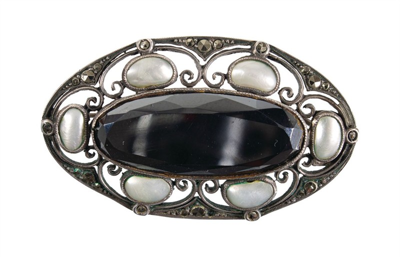 Theodor Fahrner, Secesní stříbrná brož