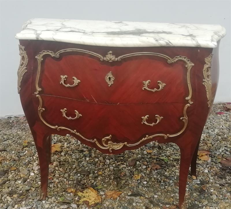 Francouzska komoda s mramorem