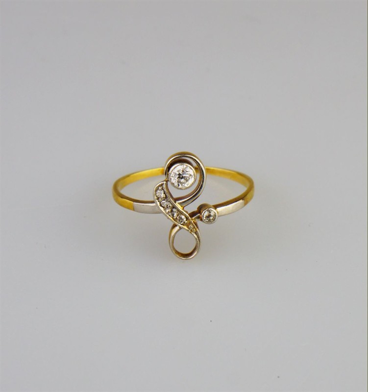 Secesní zlatý prsten s diamanty