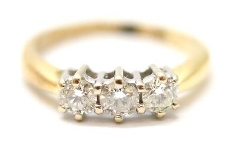 Zlatý prsten s diamanty