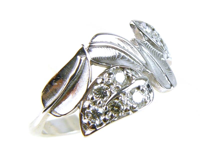 Zlatý prsten s brilianty