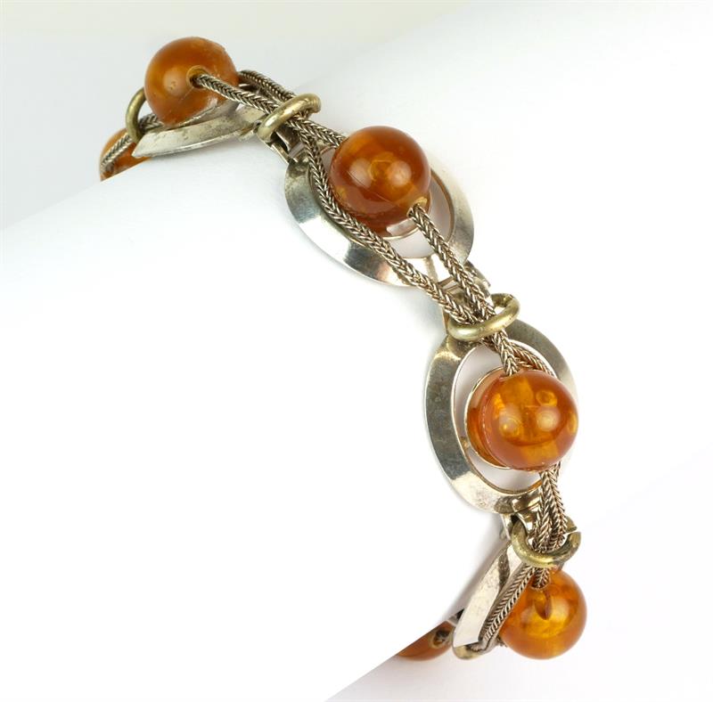 Stříbrný náramek s jantarem