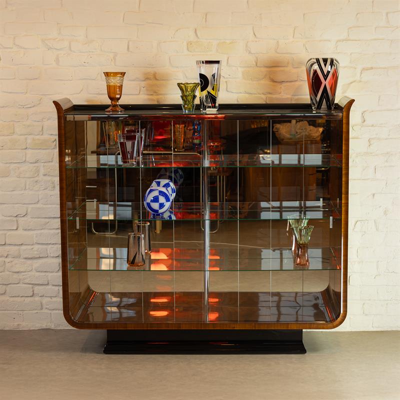 VITRÍNA TULIPÁN-UP ZÁVODY, JINDŘICH HALABALA