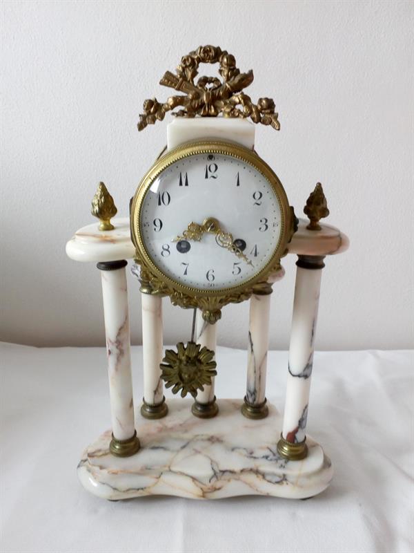 Stolní sloupkové hodiny - druhorokokové Francie