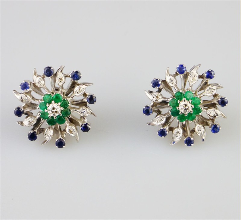 Zlaté náušnice s diamanty, safíry a smaragdy