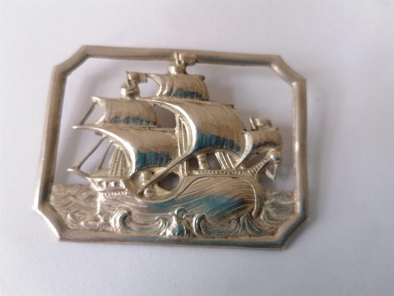 Velká stříbrná brož - Koráb