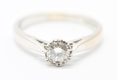 Zlatý prsten s diamantem