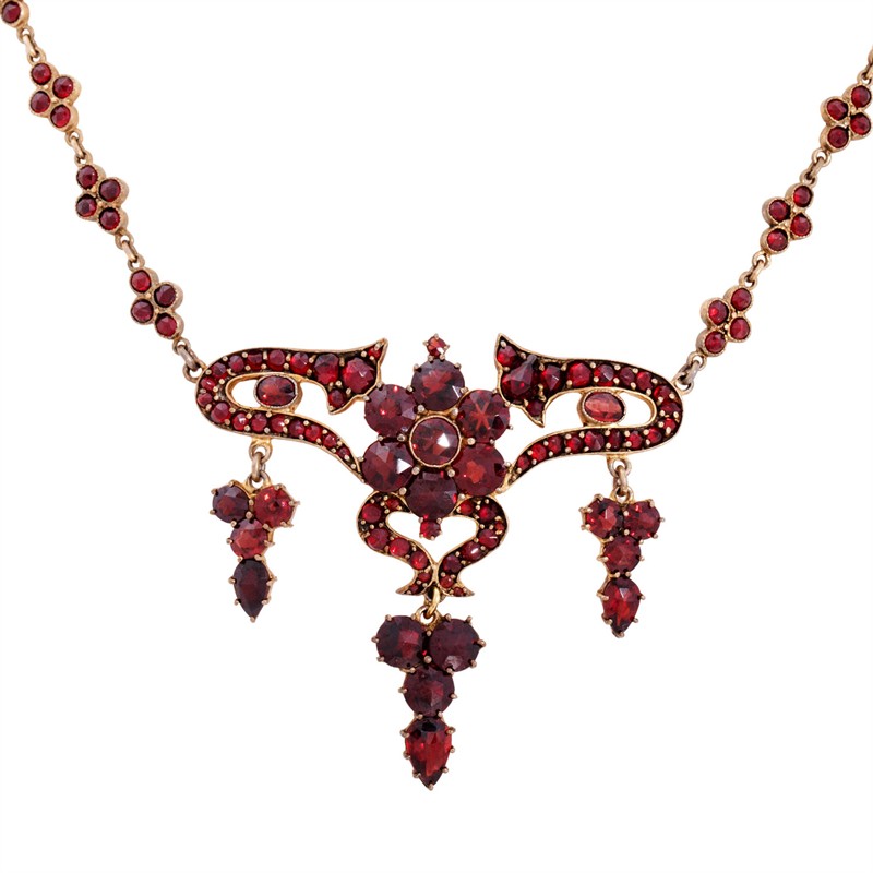 Secesní náhrdelník s českými granáty