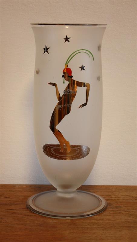 Váza sklo ArtDeco – tanečnice z kabaretu