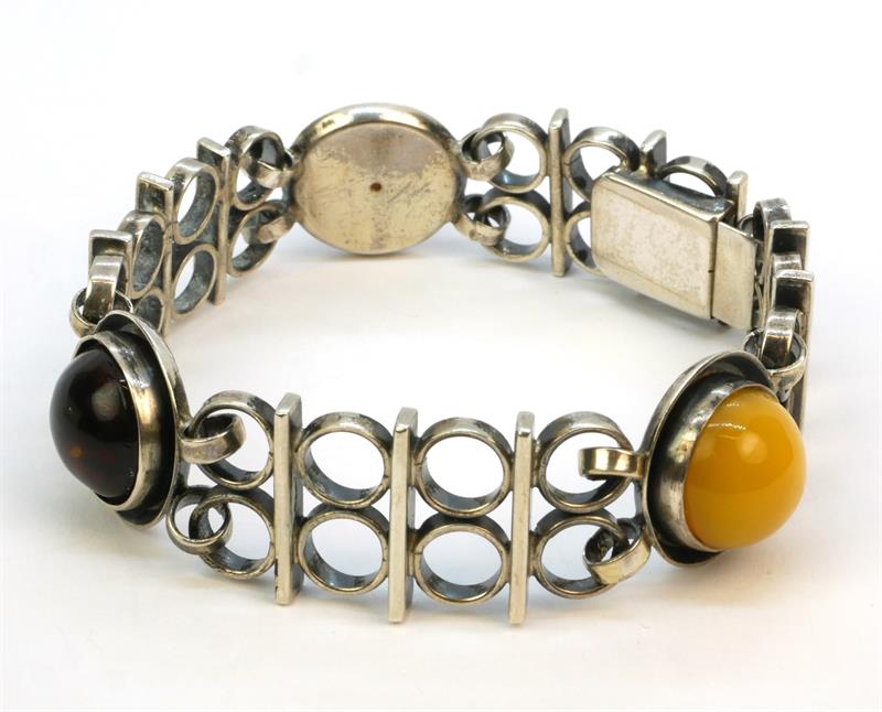 Stříbrný náramek s jantary tří barev