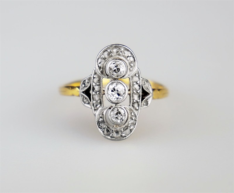 Zlatý art-deco prsten s diamanty