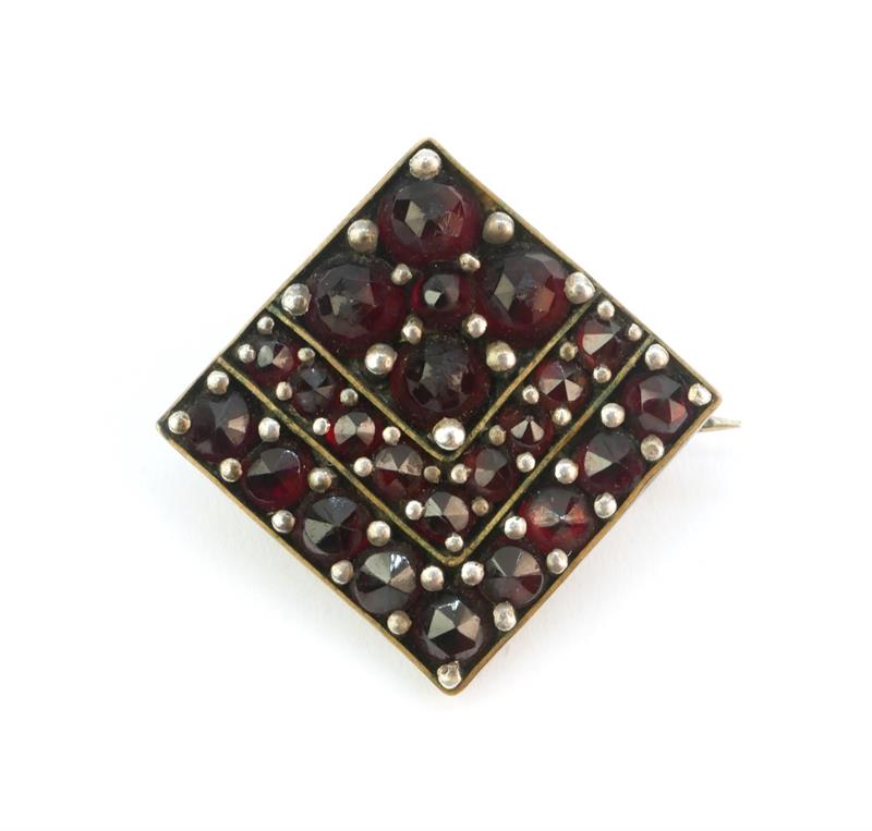 Starožitná geometrická brož s českými granáty