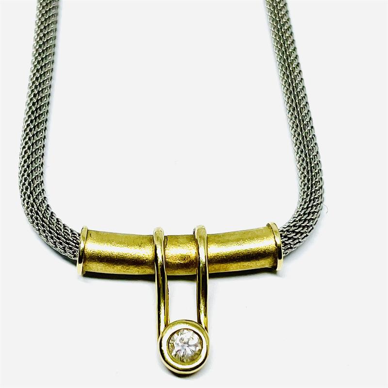 Originální náhrdelník se zlatými komponenty