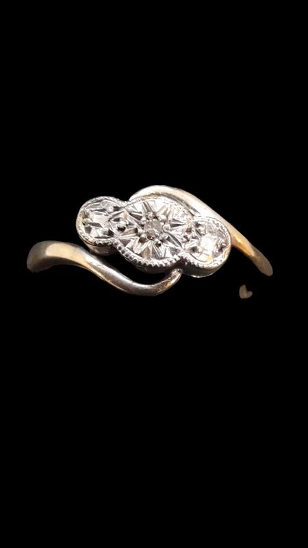 Zlatý prsten s briliantem