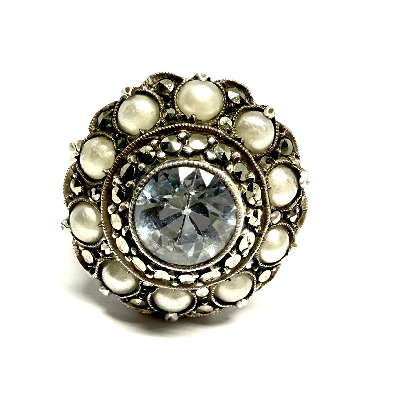 Stříbrný prsten s modrým spinelem, markazity a perlami