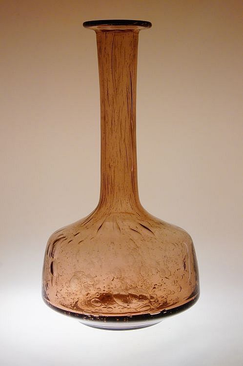 Váza na jeden květ, topasové hutní sklo s dekorem bublin