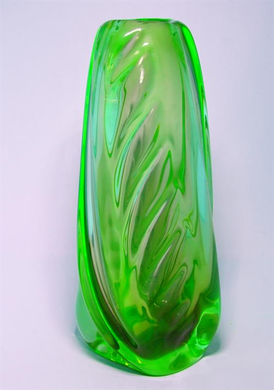 Váza z uranového skla Jaroslav BERÁNEK sklárna Škrdlovice