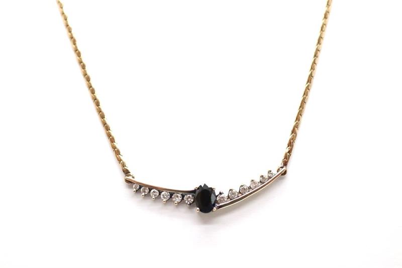 Zlatý náhrdelník s diamanty a safírem