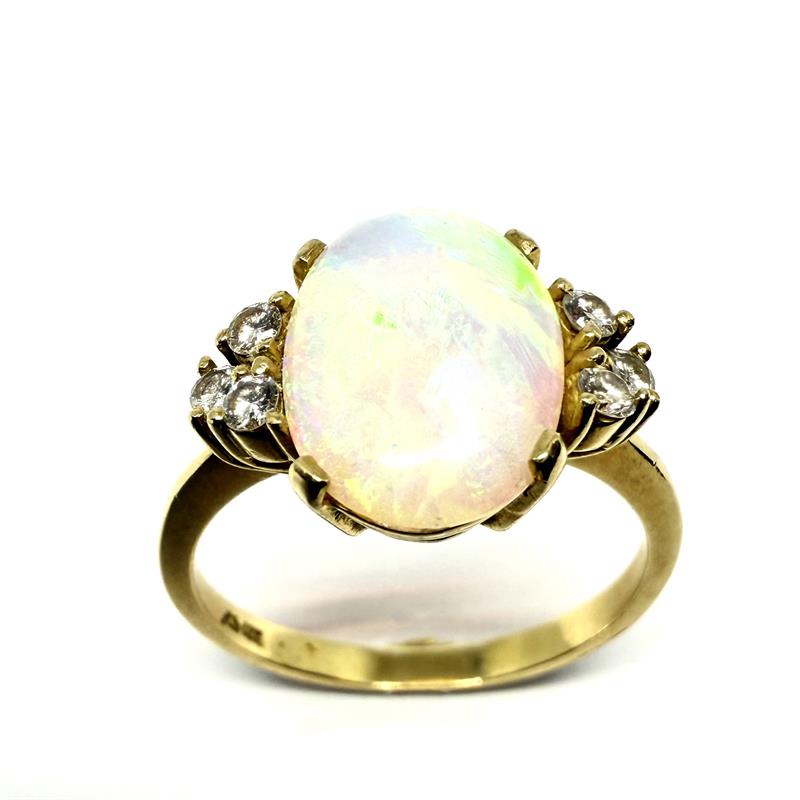 Zlatý prsten s opálem a brilianty