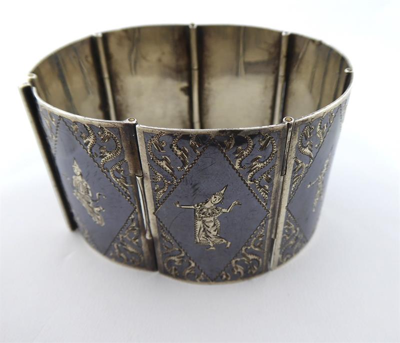 Stříbrný náramek s tanečnicemi - niello