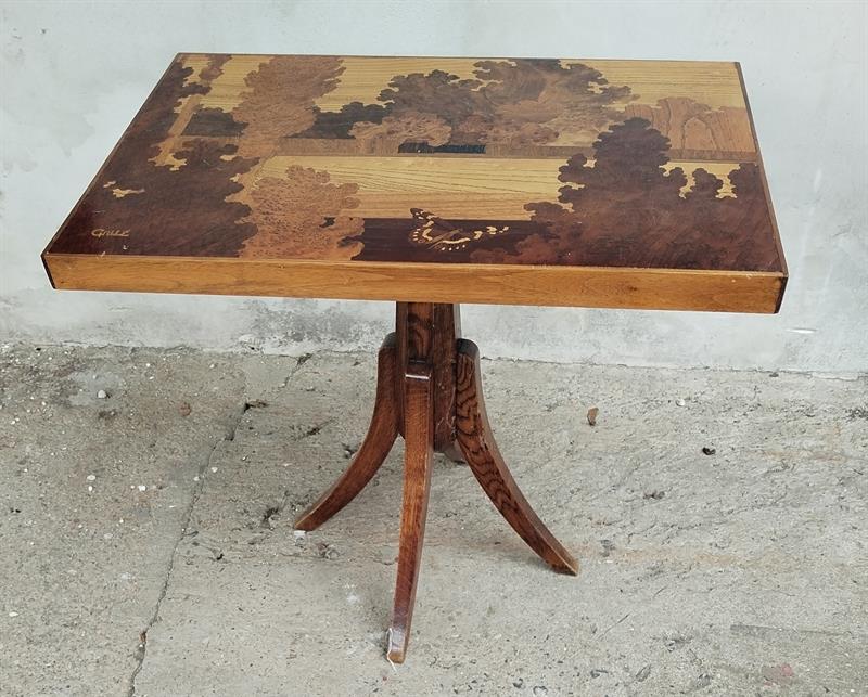 Stolek značený Gallé