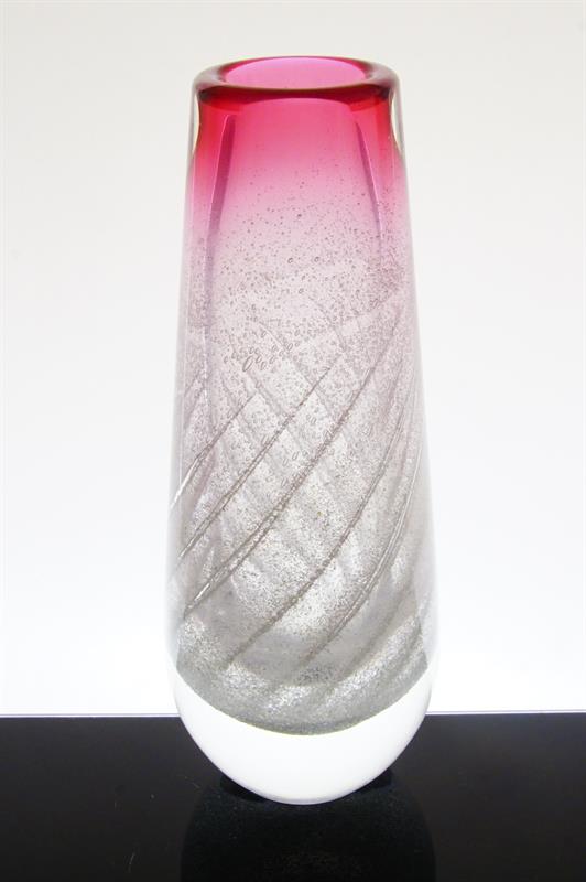 Váza rubínové hrdlo a zatavený dekor L. PALEČEK Škrdlovice