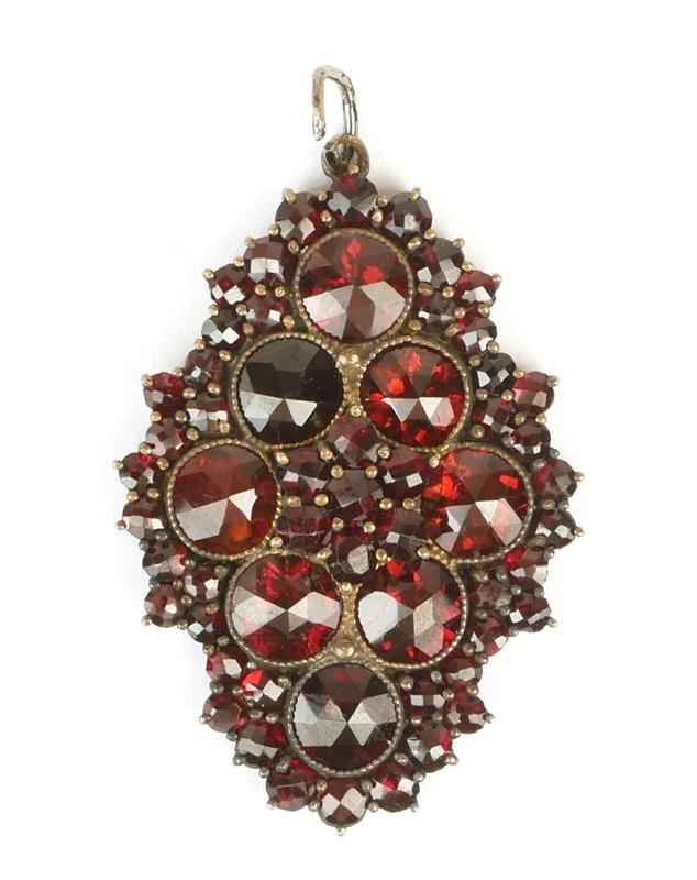 Přívěšek s českými granáty