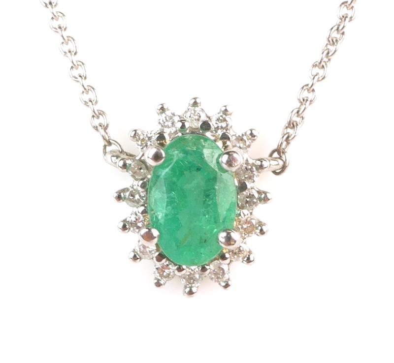 Zlatý náhrdelník s brilianty a smaragdem