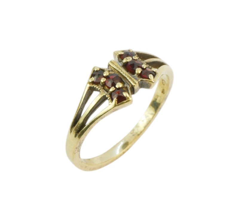 Stříbrný prsten s českými granáty