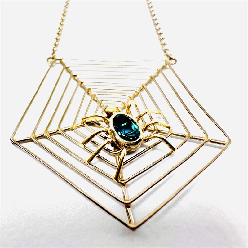 Originální zlatý náhrdelník s pavoukem