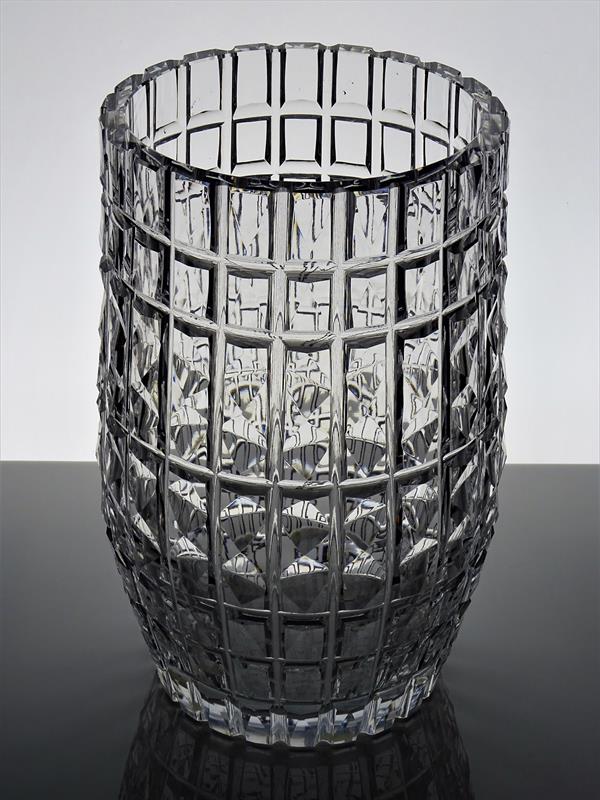 obří broušená váza