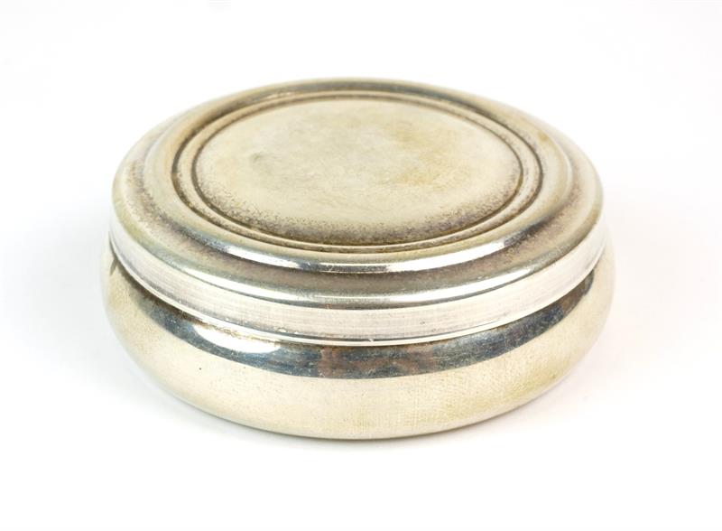 Stříbrná dózička