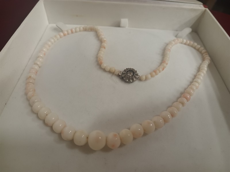 Náhrdelník světlý korál