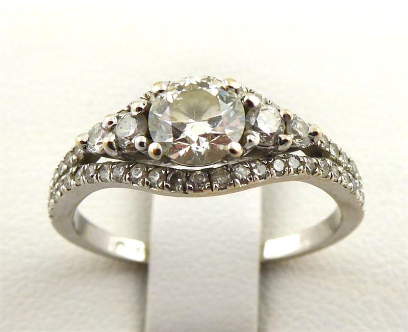 Prsten z bílého zlata s 55 brilianty - 0,99 ct