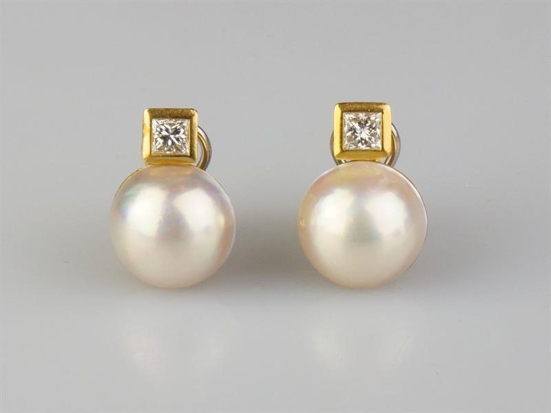 Zlaté náušnice s perlami a diamanty