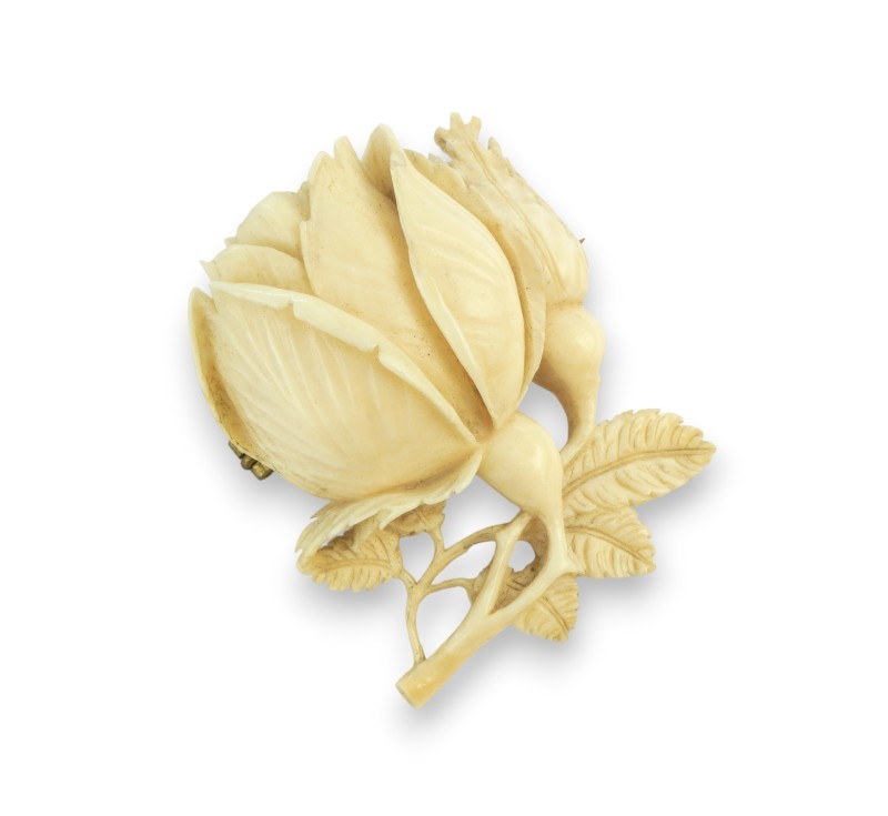 Brož ve tvaru růže