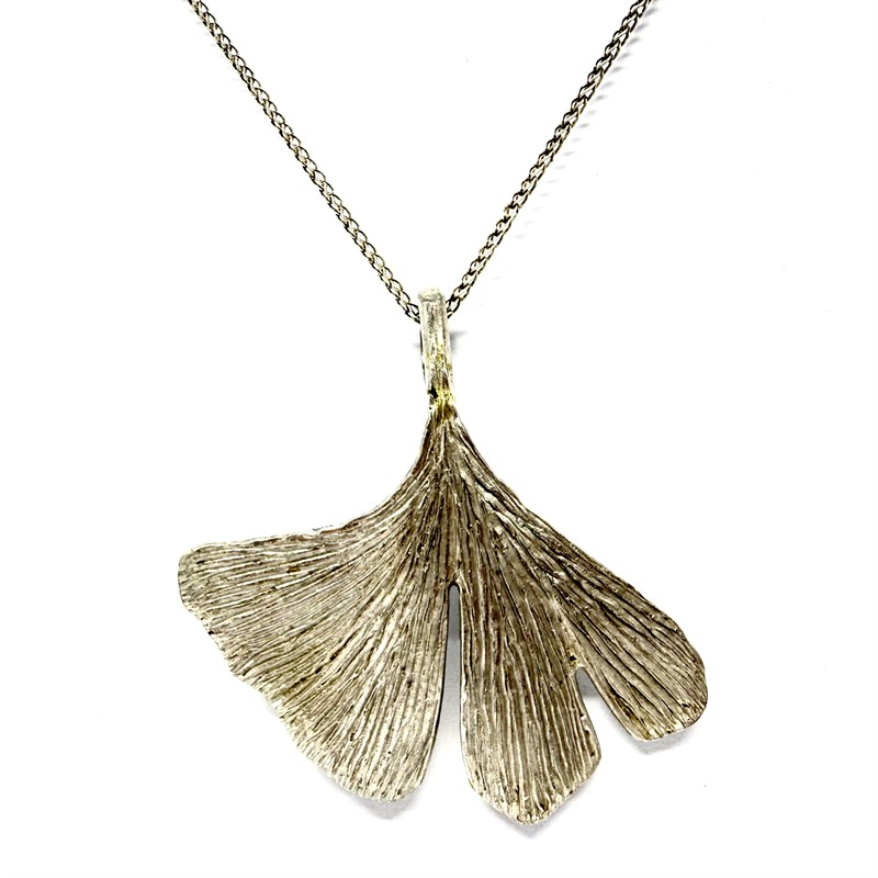 Stříbrný náhrdelník se závěsem - list ginkgo biloba