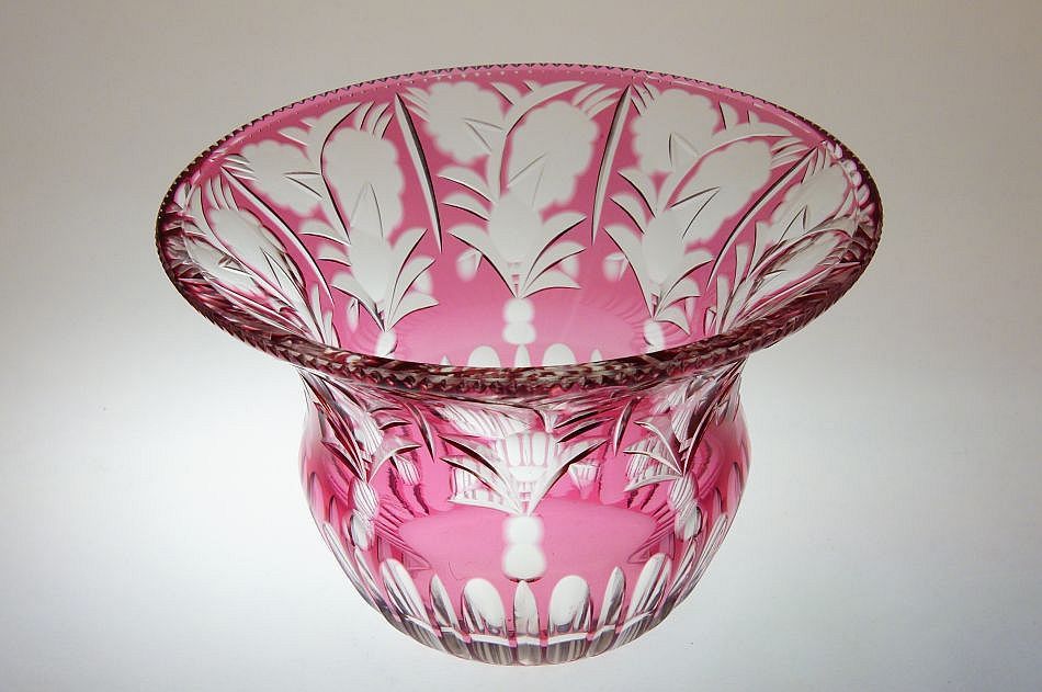 Rubínová broušená váza ve stylu ART - DECO  Haida (Nový Bor)