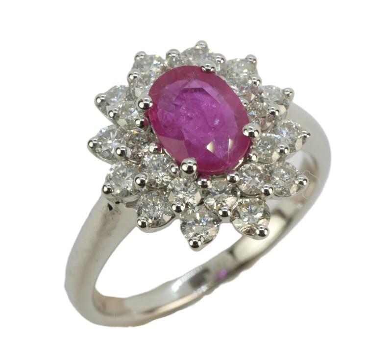 Zlatý prsten s rubínem a brilianty