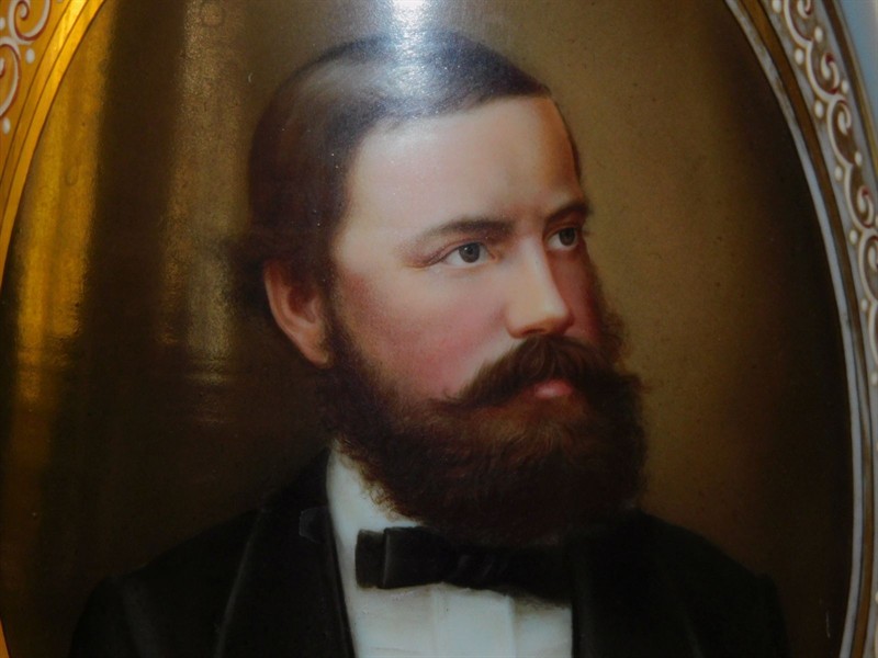 Váza s portrétem hraběte HARRACHA