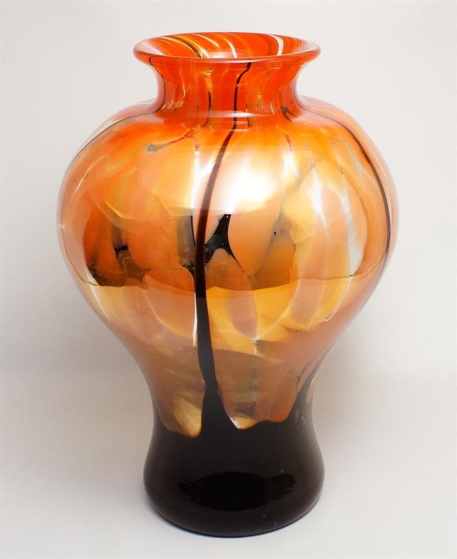 Secesní hutně tvarovaná váza výrazně barevná Wilhelm KRALIK