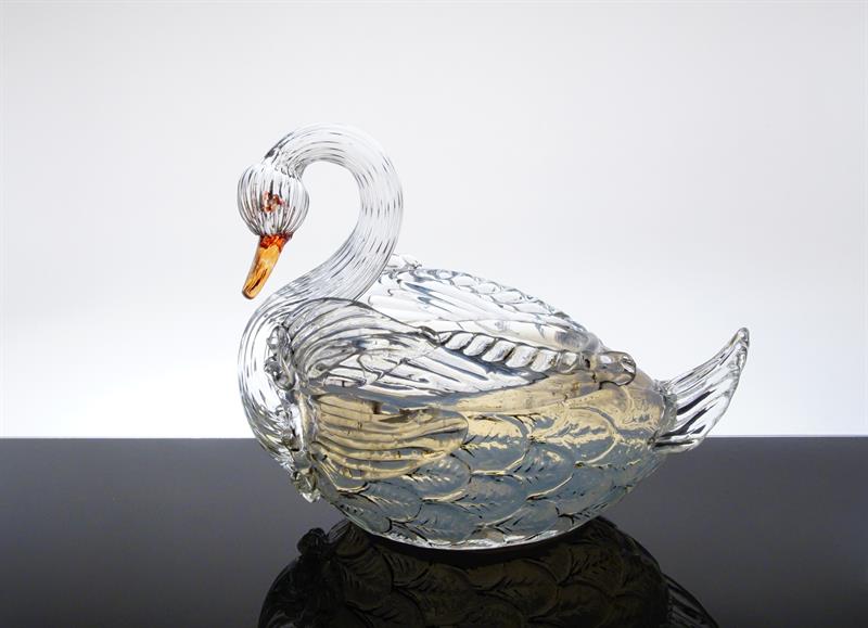 LABUŤ - stylizovaná secesní dóza z opalínového skla