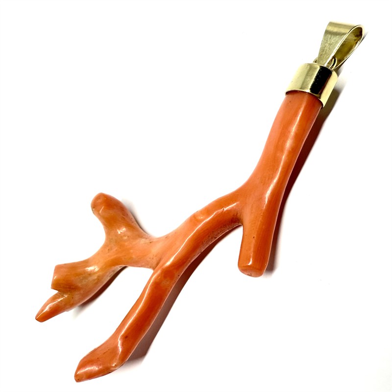 Grandiozní originální zlatý závěs s mořským korálem