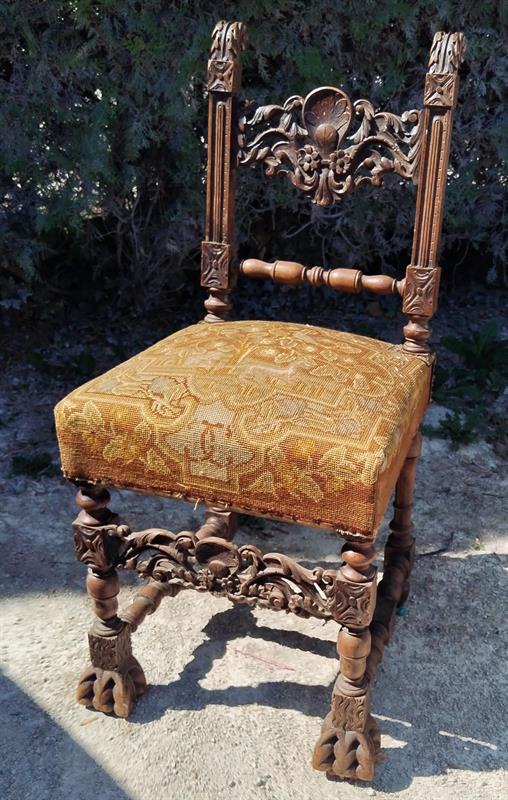 Vyřezáváná židle