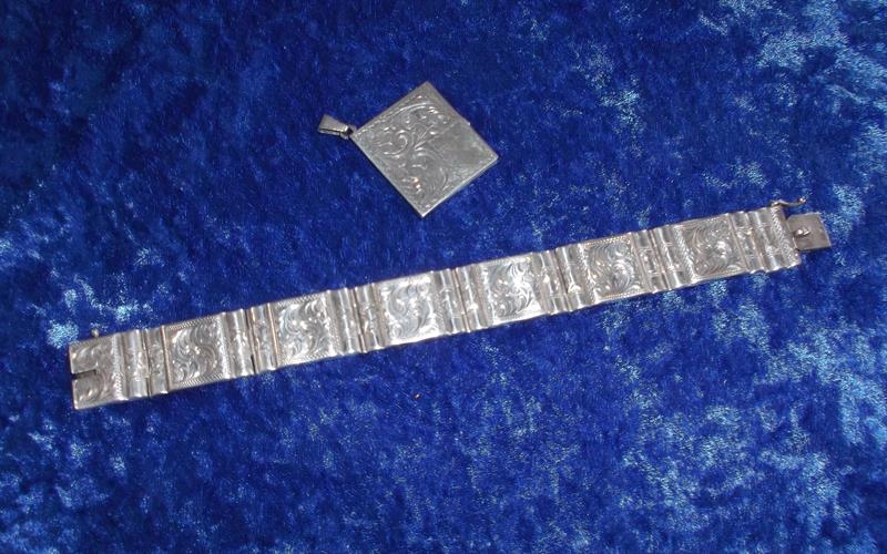 Stříbrný náramek a přívěsek