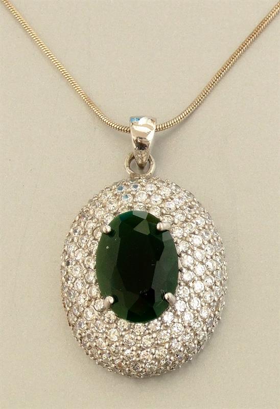 925 Ag velký přívěsek se zeleným kamenem a řetízek