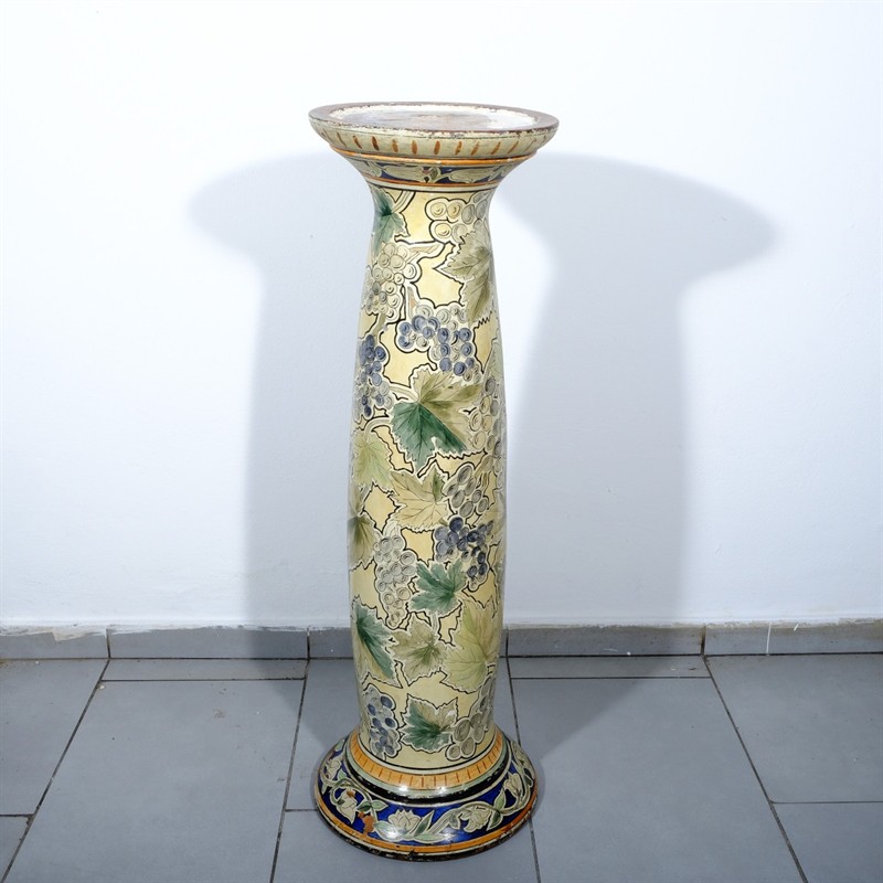 Secesní keramický podstavec