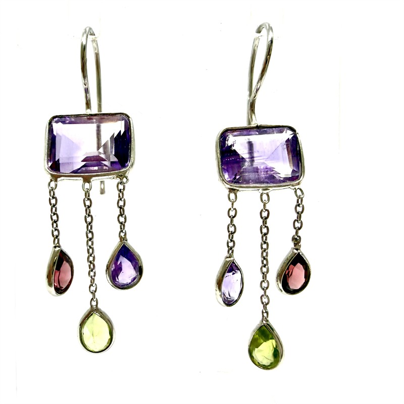 Stříbrné závěsné náušnice s ametysty, granátem a praseolite