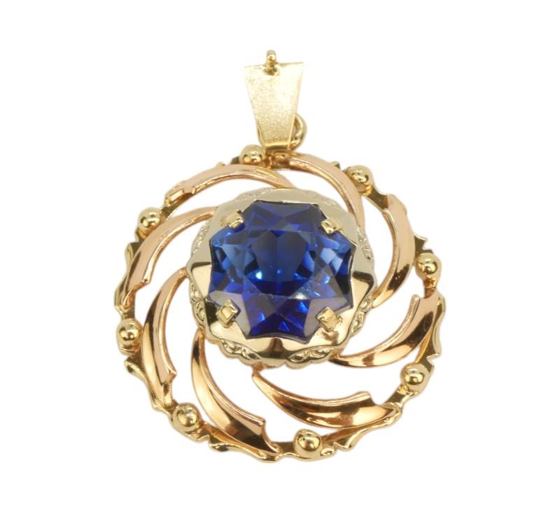Zlatý závěs se safírem