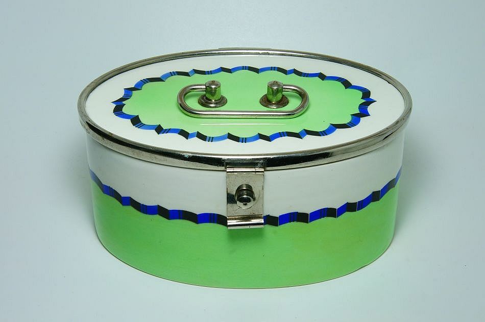 Rozkošná porcelánová dóza v chromované montáži s geometrickým dekorem